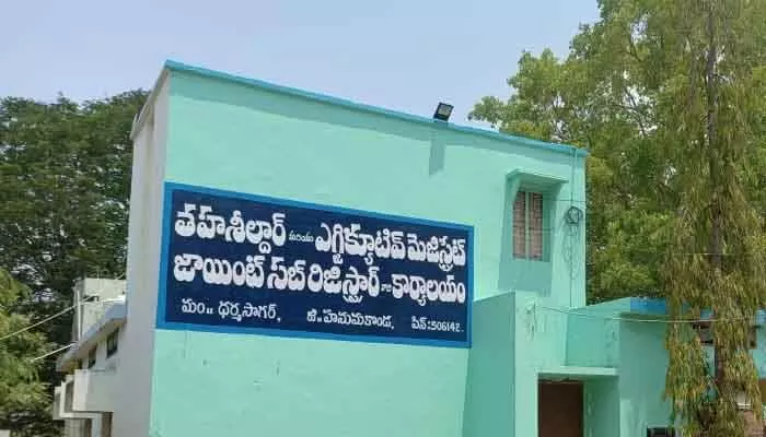 సాదా బైనామా అప్లికేషన్ల తో దళారుల దందా... సాదా బైనామా అప్లికేషన్ల తో దళారుల దందా...