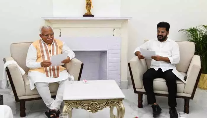 కేంద్రమంత్రితో సీఎం రేవంత్ భేటీ.. మెట్రో ఫేజ్-2 అనుమతులపై చర్చ కేంద్రమంత్రితో సీఎం రేవంత్ భేటీ.. మెట్రో ఫేజ్-2 అనుమతులపై చర్చ