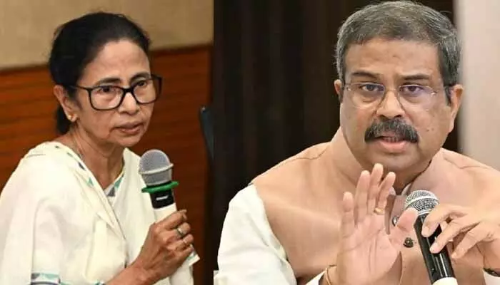 గన్ పాయింట్ పై బెంగాల్ ప్రజాస్వామ్యం : దీదీపై కేంద్రమంత్రి ధర్మేంద్ర ప్రధాన్ విసుర్లు గన్ పాయింట్ పై బెంగాల్ ప్రజాస్వామ్యం : దీదీపై కేంద్రమంత్రి ధర్మేంద్ర ప్రధాన్ విసుర్లు
