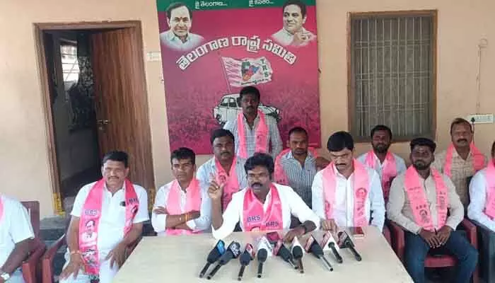 బండి సంజయ్ వ్యాఖ్యలు వెనక్కి తీసుకోవాలి : మాజీ ఎమ్మెల్యే రసమయి బాలకిషన్ బండి సంజయ్ వ్యాఖ్యలు వెనక్కి తీసుకోవాలి : మాజీ ఎమ్మెల్యే రసమయి బాలకిషన్