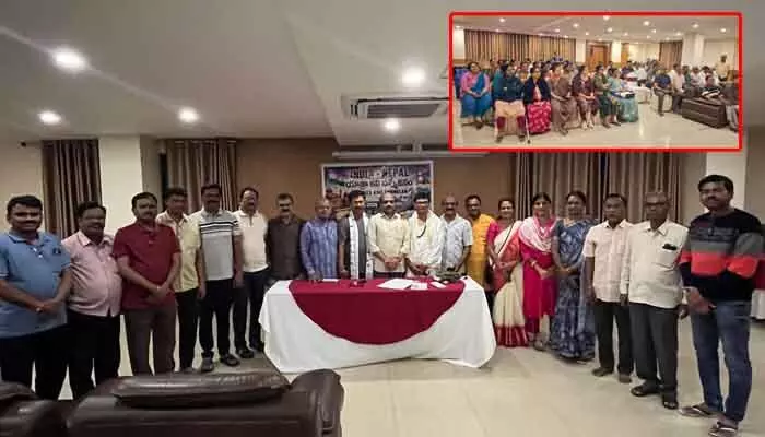 నేపాల్ గడ్డపై వెల్లువిరిసిన తెలుగు కవితా పరిమళం నేపాల్ గడ్డపై వెల్లువిరిసిన తెలుగు కవితా పరిమళం