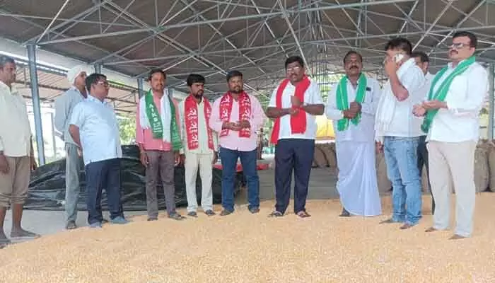 మొక్కజొన్న కొనుగోళ్ళు వేగవంతం చేయాలి : సీపీఎం జిల్లా కార్యదర్శి మిల్కూరి వాసుదేవరెడ్డి మొక్కజొన్న కొనుగోళ్ళు వేగవంతం చేయాలి : సీపీఎం జిల్లా కార్యదర్శి మిల్కూరి వాసుదేవరెడ్డి