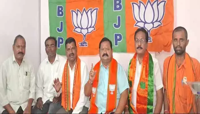 హిందూ దేవుళ్లను అవమానించినందుకు మంత్రి కొండా సురేఖ రాజీనామా చేయాలి హిందూ దేవుళ్లను అవమానించినందుకు మంత్రి కొండా సురేఖ రాజీనామా చేయాలి
