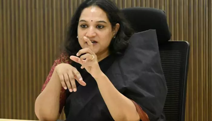 ప్రజల వద్దకు కమిషనర్.. 76వార్డుల్లో పర్యటించాలని ప్రణాళిక ప్రజల వద్దకు కమిషనర్.. 76వార్డుల్లో పర్యటించాలని ప్రణాళిక