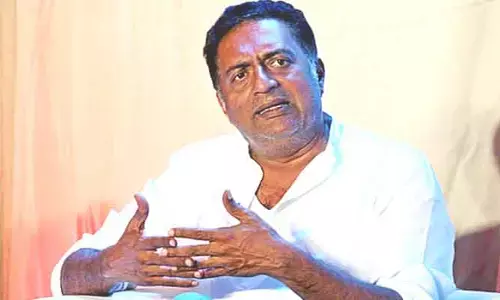 ప్రకాశ్‌రాజ్‌పై క్రిమినల్ కేసు: మనోభావాలు దెబ్బతీశారంటూ  TTD సభ్యుడు ఫైర్
