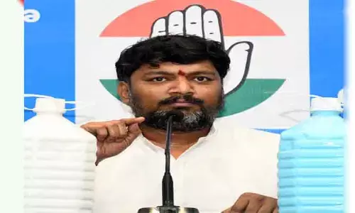 కేటీఆర్ ఫినాయిల్ తో నోరు క‌డుక్కోవాలి