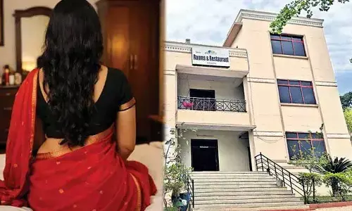 శృతిమించిన శృంగారం.. విలేకరి నాలుక కొరికేసిన మహిళ
