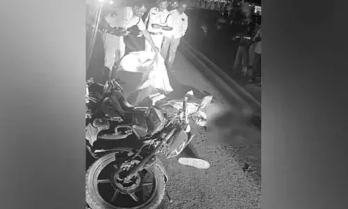 లారీ ఢీకొని వ్యక్తి మృతి