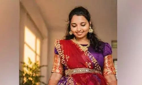 టీవీ చూడొద్దని మందలించడంతో యువతి ఆత్మహత్య