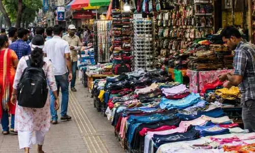 ఫుట్‌పాత్‌లపై మళ్లీ వ్యాపారాలు!