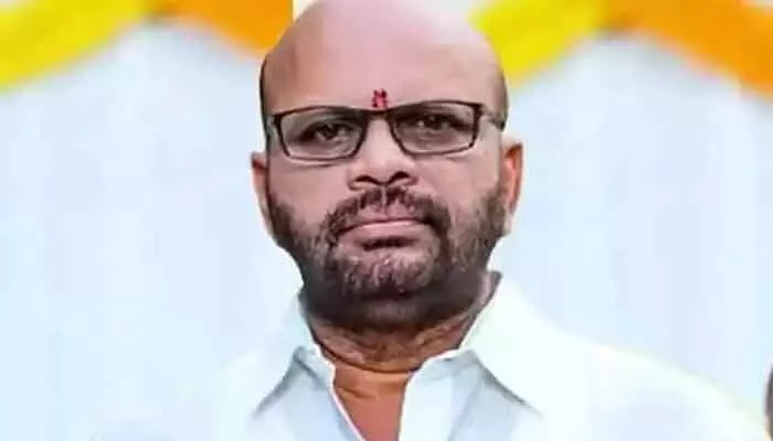 పిఠాపురం టీడీపీలో సంచలనం.. ఇన్చార్జ్ పదవి నుంచి SVSN వర్మకు ఉద్వాసన పిఠాపురం టీడీపీలో సంచలనం.. ఇన్చార్జ్ పదవి నుంచి SVSN వర్మకు ఉద్వాసన