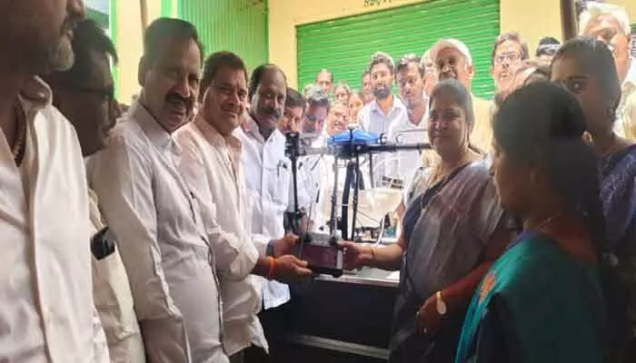 సోలార్ వెలుగుల్లో గ్రామాల అభివృద్ధి : ఎమ్మెల్యే మట్టా రాగమయి దయానంద్ సోలార్ వెలుగుల్లో గ్రామాల అభివృద్ధి : ఎమ్మెల్యే మట్టా రాగమయి దయానంద్
