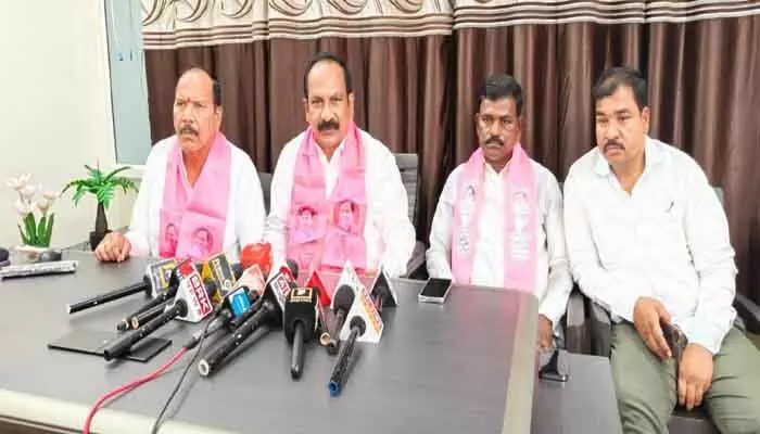రైతు సంగ్రామ సభతో కాంగ్రెస్ లో వణుకు పుట్టింది : ఎమ్మెల్సీ రవీందర్ రావు రైతు సంగ్రామ సభతో కాంగ్రెస్ లో వణుకు పుట్టింది : ఎమ్మెల్సీ రవీందర్ రావు
