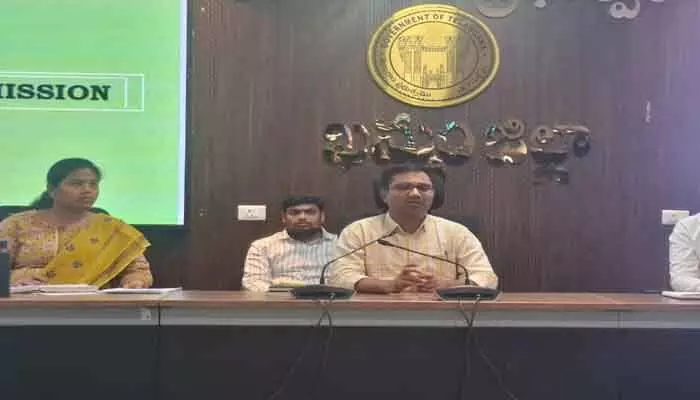 ఆసుపత్రుల్లో వైద్య సేవలతో పాటు పరిపాలన పై వైద్యులు దృష్టి సారించాలి ఆసుపత్రుల్లో వైద్య సేవలతో పాటు పరిపాలన పై వైద్యులు దృష్టి సారించాలి