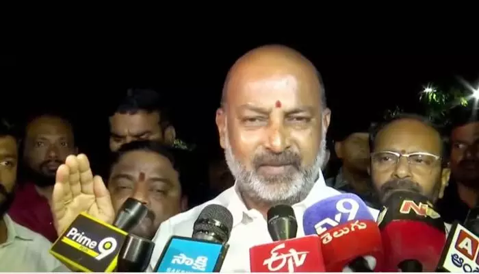 బీఆర్ఎస్లో ‘మావోయిస్టు’ భావజాల నేతలున్నారు: బండి సంజయ్ సంచలన వ్యాఖ్యలు బీఆర్ఎస్లో ‘మావోయిస్టు’ భావజాల నేతలున్నారు: బండి సంజయ్ సంచలన వ్యాఖ్యలు
