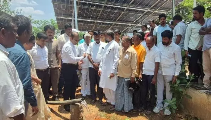 రైతుల పొలాల్లో సోలార్ ప్లాంట్లు ఏర్పాటు చేసుకోవచ్చు రైతుల పొలాల్లో సోలార్ ప్లాంట్లు ఏర్పాటు చేసుకోవచ్చు