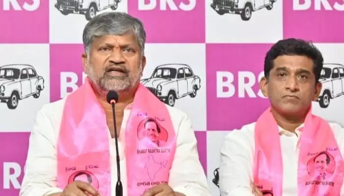 స్వయంగా బండి సంజయే వారిని పోలీసులను అప్పగించాలి: ఎల్.రమణ స్వయంగా బండి సంజయే వారిని పోలీసులను అప్పగించాలి: ఎల్.రమణ