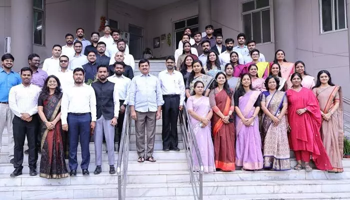నిజాయితీ, సేవాభావంతో పనిచేయండి: మంత్రి పొంగులేటి నిజాయితీ, సేవాభావంతో పనిచేయండి: మంత్రి పొంగులేటి