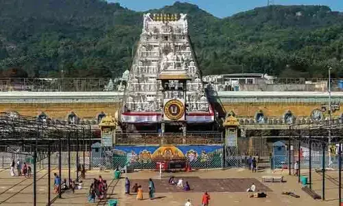 తిరుమలలో స్వల్పంగా పెరిగిన భక్తుల రద్దీ.. దర్శనం కోసం భక్తుల నిరీక్షణ