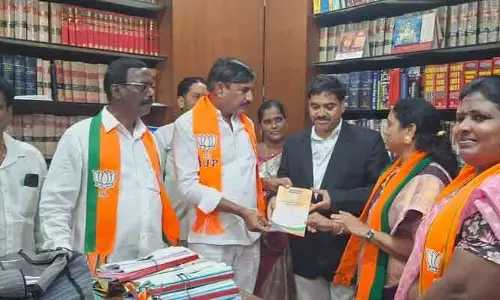 రాజకీయాలకతీతంగా సభకు రండి: ఎమ్మెల్సీ