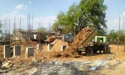 అభివృద్ధి పనులంటూ అక్రమంగా మట్టి తవ్వకాలు.. గ్రామస్తుల ఆగ్రహం
