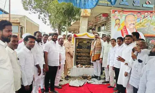 అభివృద్ధికి తొలి ప్రాధాన్యత.. సీసీ రోడ్ల నిర్మాణ పనులకు ఎమ్మెల్యే శంకుస్థాపన