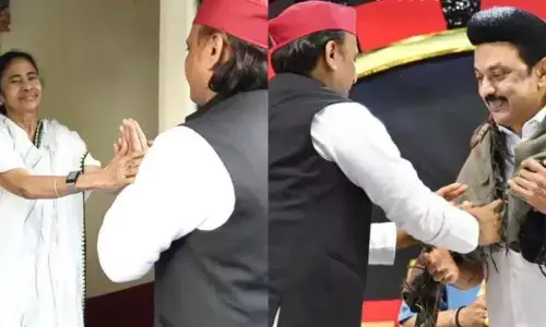 మనం వదిలేసేవాళ్లం కాదు.. మమతా, స్టాలిన్ ఫోటోలతో కాంగ్రెస్‌కు అఖిలేష్ యాదవ్ కౌంటర్