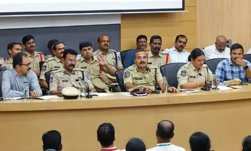 సైబర్ నేరగాళ్ల పై ఉక్కుపాదం: బ్యాంకర్లతో సైబరాబాద్ సీపీ కీలక భేటీ