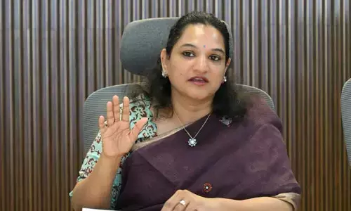 టౌన్ ప్లానింగ్, ఇంజనీరింగ్, లీగల్ విభాగాలు సమన్వయంతో పని చేయాలి: కమిషనర్ సృజన