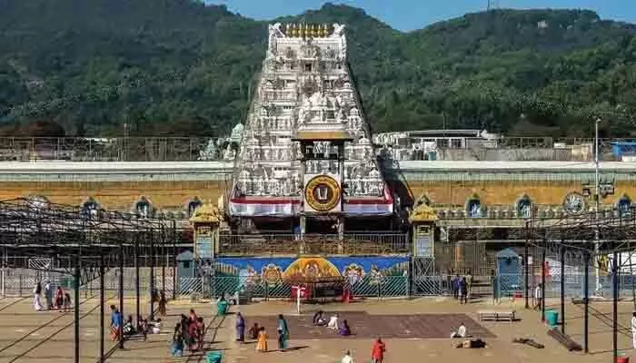 తిరుమలలో స్వల్పంగా పెరిగిన భక్తుల రద్దీ.. దర్శనం కోసం భక్తుల నిరీక్షణ తిరుమలలో స్వల్పంగా పెరిగిన భక్తుల రద్దీ.. దర్శనం కోసం భక్తుల నిరీక్షణ