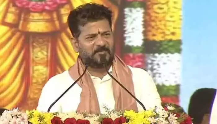 కొడంగల్ భూములు కృష్ణా నదీ జలాలతో తడవాలి.. సీఎం రేవంత్ రెడ్డి కీలక వ్యాఖ్యలు కొడంగల్ భూములు కృష్ణా నదీ జలాలతో తడవాలి.. సీఎం రేవంత్ రెడ్డి కీలక వ్యాఖ్యలు