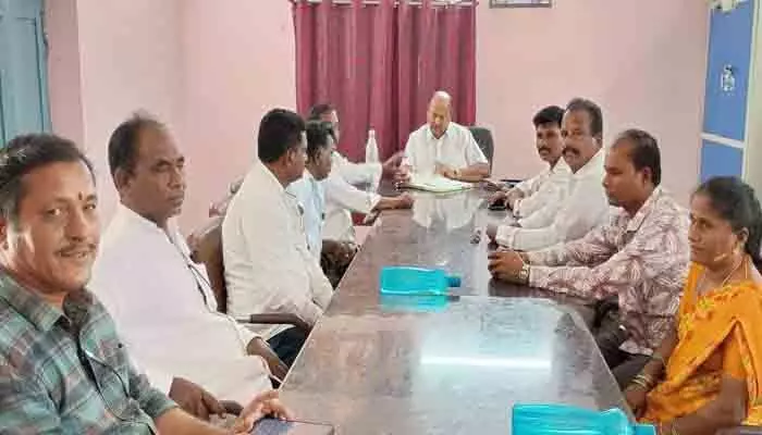 హైకోర్టు తీర్పుతో పాత పీఏసీఎస్ పాలక వర్గాల పునరాగమనం.! హైకోర్టు తీర్పుతో పాత పీఏసీఎస్ పాలక వర్గాల పునరాగమనం.!