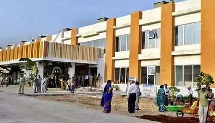 ఏపీ సచివాలయం వద్ద డ్రోన్ కలకలం: భద్రతా బలగాల హై అలర్ట్ ఏపీ సచివాలయం వద్ద డ్రోన్ కలకలం: భద్రతా బలగాల హై అలర్ట్
