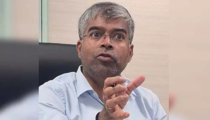 ఆర్టీఏ కార్యాలయాలకు వెళ్లే పని లేదు.. ఇంటి నుంచే 17 రకాల సేవలు! ఆర్టీఏ కార్యాలయాలకు వెళ్లే పని లేదు.. ఇంటి నుంచే 17 రకాల సేవలు!