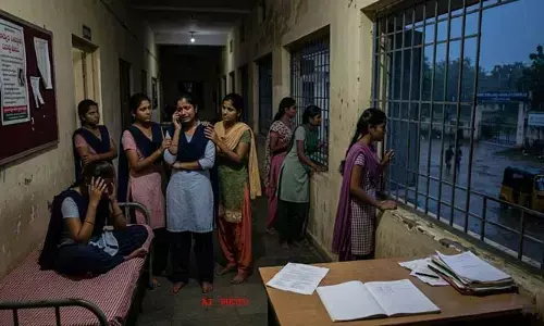 హాస్టళ్లలో భద్రత ఎక్కడ..? కోదాడలో వరుస విద్యార్థినుల ఆత్మహత్యలు