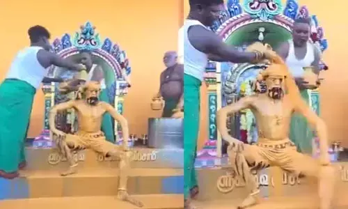 మార్కెట్లోకి బిస్కెట్ బాబా.. ఆయనకు అభిషేకించిన బిస్కెట్ల రసమే ప్రసాదంగా.. ఛీ ఛీ