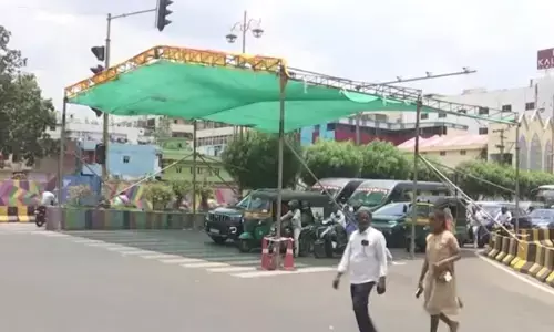 ట్రాఫిక్ సిగ్నళ్ల వద్ద ‘చల్లని’ ఊరట.. విజయవాడలో వాహనదారుల కోసం నీడనిచ్చే నెట్లు!