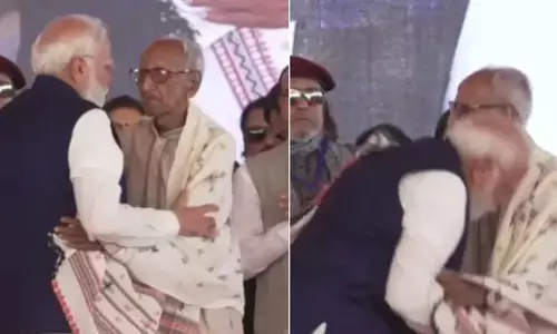 97 ఏళ్ల వృద్ధుడి కాళ్లు మొక్కిన మోడీ.. ఎవరీ  మఖన్‌లాల్‌ సర్కార్‌?