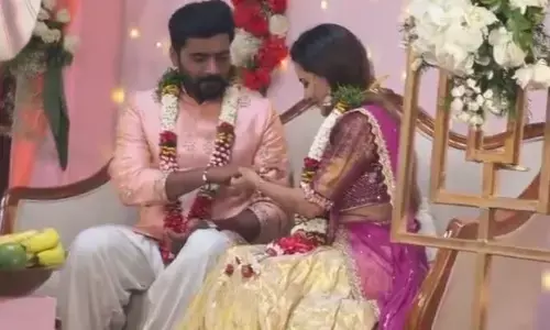 ఎంగేజ్మెంట్ పై ట్విస్ట్ ఇచ్చిన అషు రెడ్డి.. అందర్నీ గొర్రెల్ని చేసిందిగా