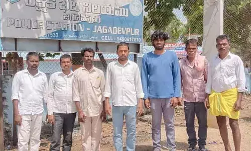 కులం పేరుతో దూషిస్తూ మాజీ దళిత సర్పంచ్‌పై దాడి..