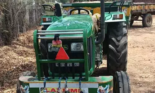 రెండు ఇసుక ట్రాక్టర్లు సీజ్...