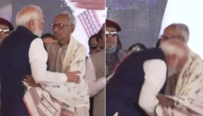 97 ఏళ్ల వృద్ధుడి కాళ్లు మొక్కిన మోడీ.. ఎవరీ మఖన్లాల్ సర్కార్? 97 ఏళ్ల వృద్ధుడి కాళ్లు మొక్కిన మోడీ.. ఎవరీ మఖన్లాల్ సర్కార్?