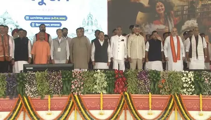 బెంగాల్ సీఎంగా సువేందు అధికారి.. ప్రమాణాస్వీకారానికి హాజరైన ఏపీ సీఎం బెంగాల్ సీఎంగా సువేందు అధికారి.. ప్రమాణాస్వీకారానికి హాజరైన ఏపీ సీఎం