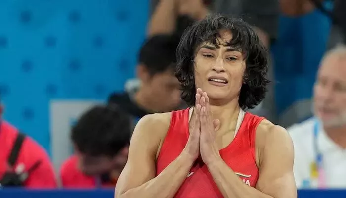 వినేశ్ పునరాగమనంలో డ్రామా.. అయోధ్యకు చేరుకున్న రెజ్లర్.. వెనక్కి తగ్గని డబ్ల్యూఎఫ్ఐ వినేశ్ పునరాగమనంలో డ్రామా.. అయోధ్యకు చేరుకున్న రెజ్లర్.. వెనక్కి తగ్గని డబ్ల్యూఎఫ్ఐ