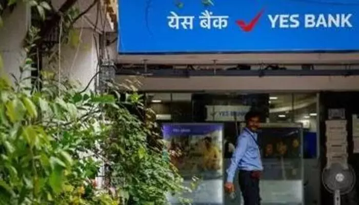 Yes Bank: యెస్ బ్యాంకుపై ఆర్బీఐ భారీ జరిమానా Yes Bank: యెస్ బ్యాంకుపై ఆర్బీఐ భారీ జరిమానా