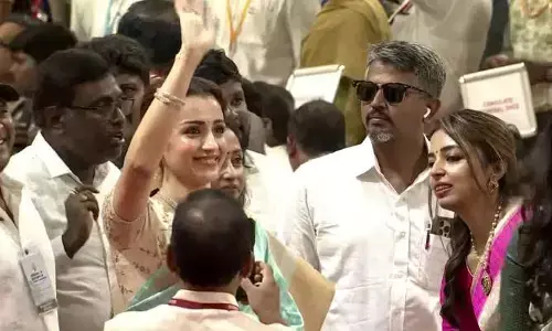 విజయ్ ప్రమాణస్వీకారానికి త్రిష.. వీర లెవల్‌లో ఎంట్రీ.. నెట్టింట వైరల్