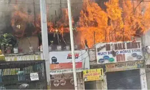పటాన్ చెరు ఖానావళి హోటల్‌లో అగ్నిప్రమాదం