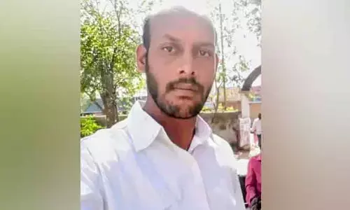 ఎలక్ట్రిక్ స్కూటీ పై నుంచి పడి యువకుడి మృతి