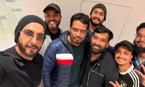షారుఖ్ ఖాన్ ‘కింగ్’ సెట్స్‌లో రణ్‌వీర్ సింగ్ ఎంట్రీ.. చర్చనీయాంశంగా మారిన ఫొటోలు