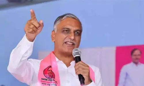 రైతులు కన్నీళ్లు పెట్టుకుంటున్నా రేవంత్ రెడ్డికి కనికరం లేదు: హరీశ్ రావు